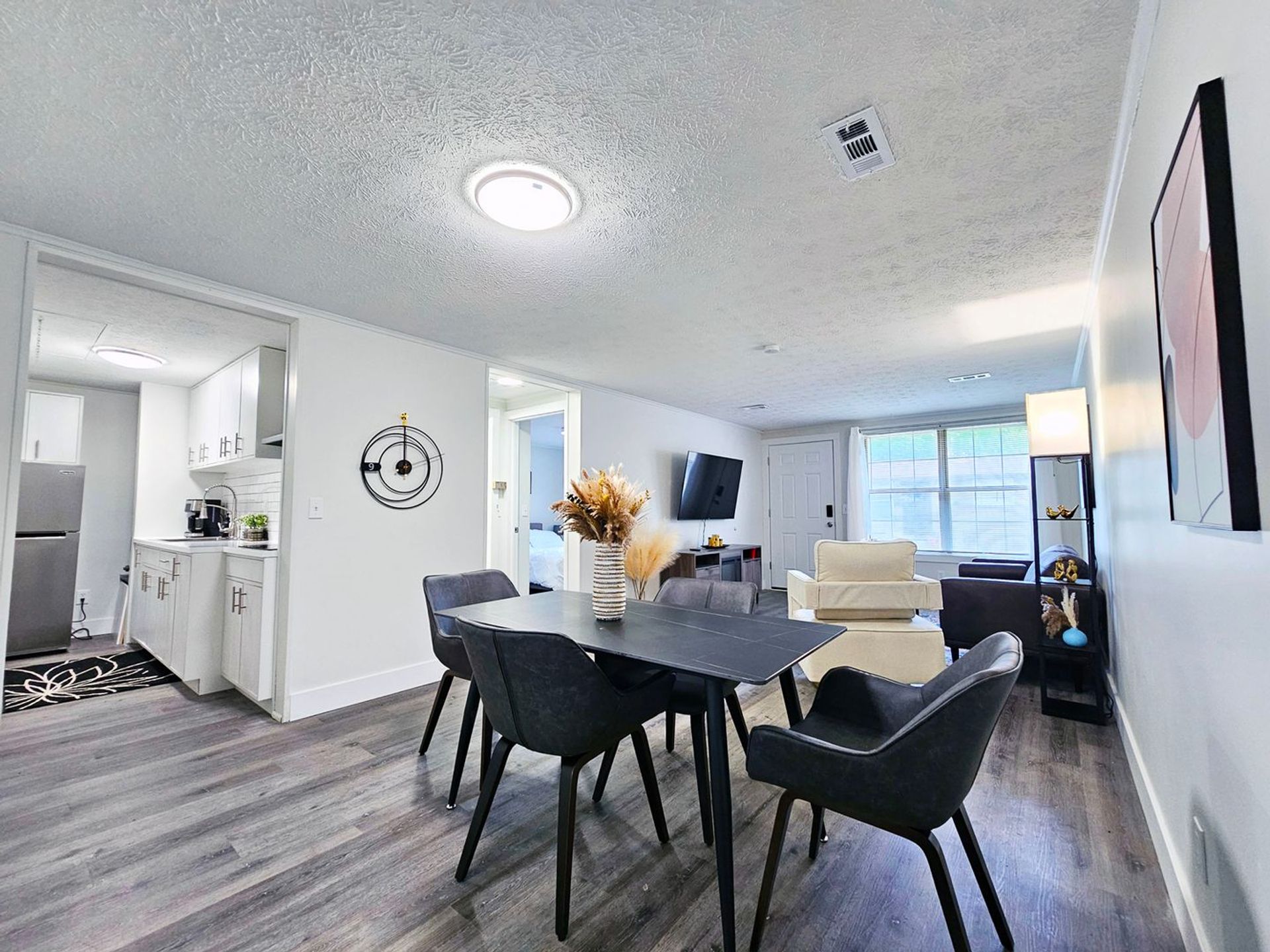 1 Bed and 1 Bath Apartments with In-Unit Laundry for Rent | Entirely Renovated Image