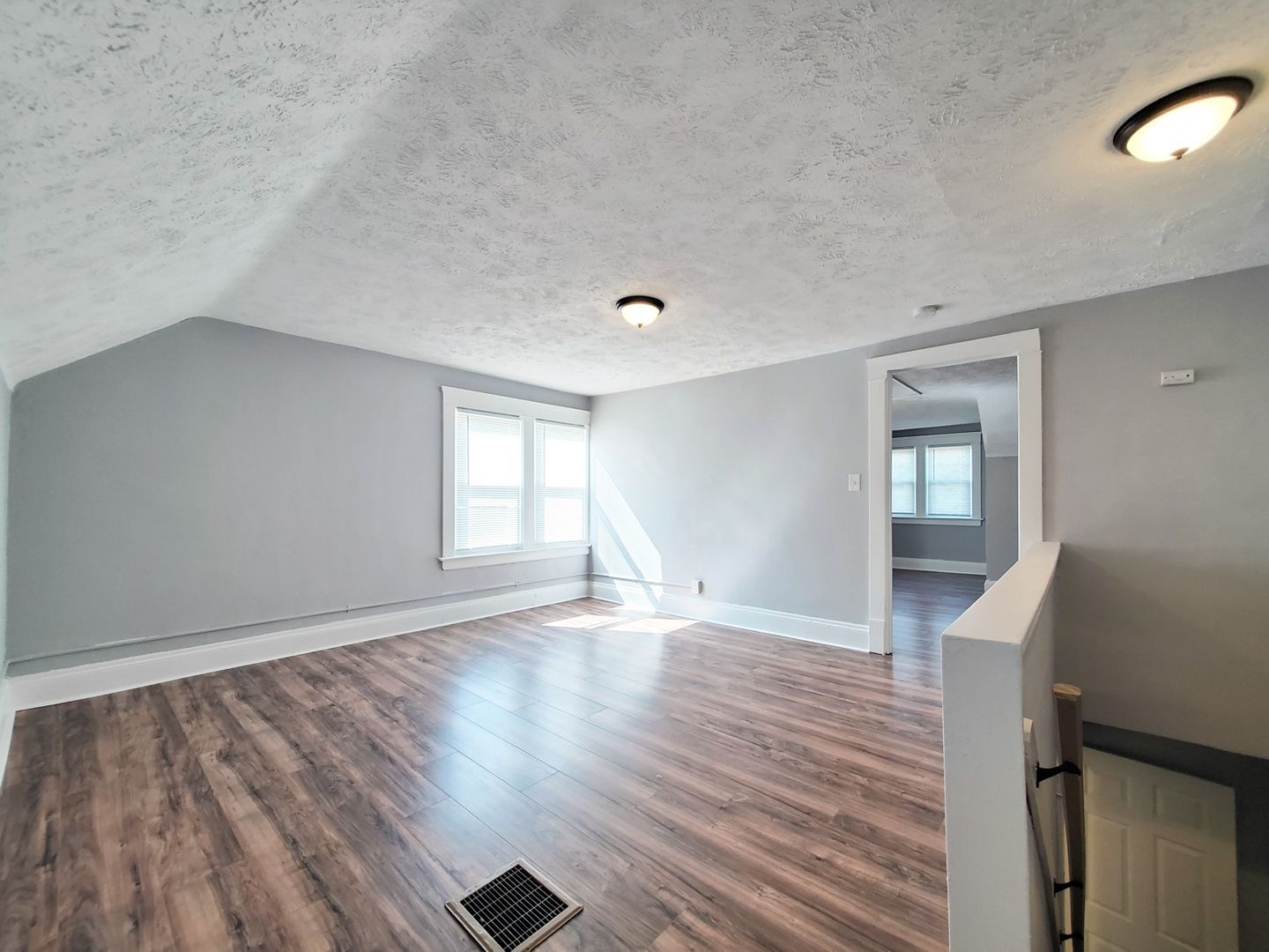 4 Bed – 1 Bath – 3 Story Duplex Unit for Rent! Image