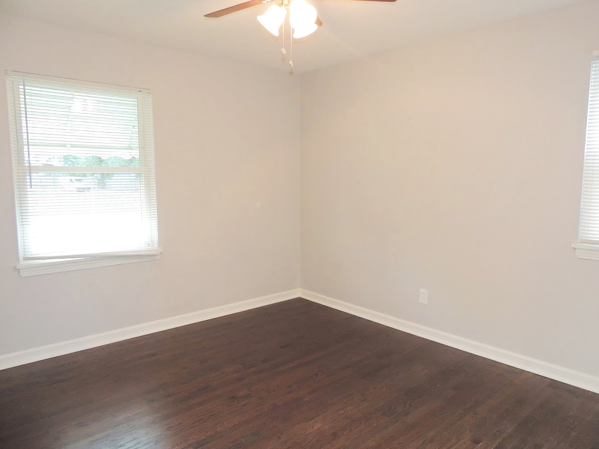 4 Bed – 1 Full Bath Cape Cod for Rent! Image