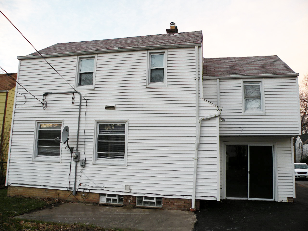 Renovated 3 Bedroom Colonial! Image