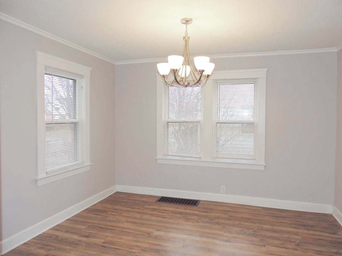 4 Bed – 2 Full Bath Colonial for Rent! Image
