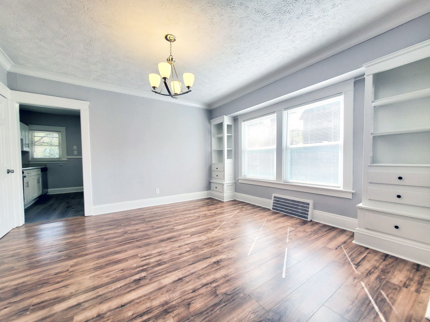 4 Bed – 1 Bath – 3 Story Duplex Unit for Rent! Image