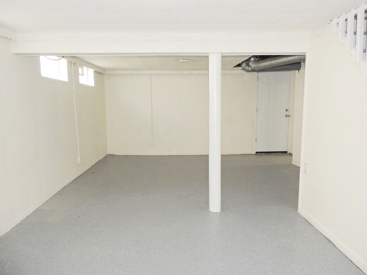 4 Bed – 1 Full Bath Cape Cod for Rent! Image
