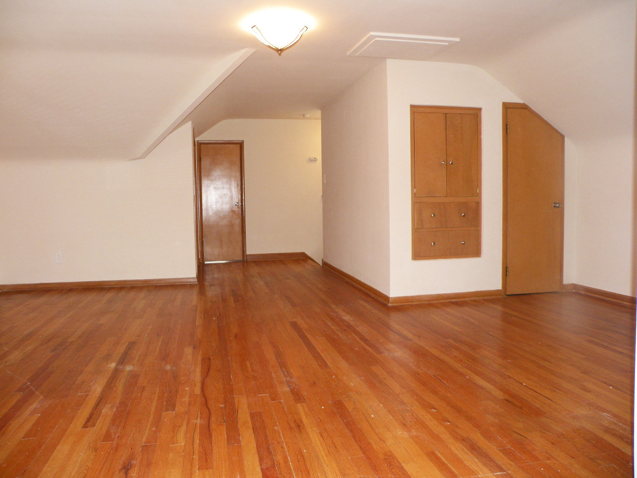 3 Bed – 2 Full Bath Cape Cod for Rent in Euclid! Image