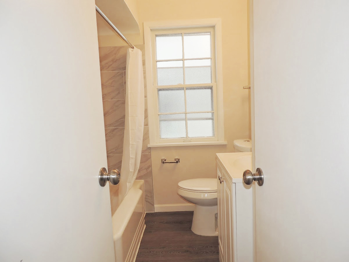 Newly Renovated 4 Bed / 2.5 Bath Bungalow for Rent! Image