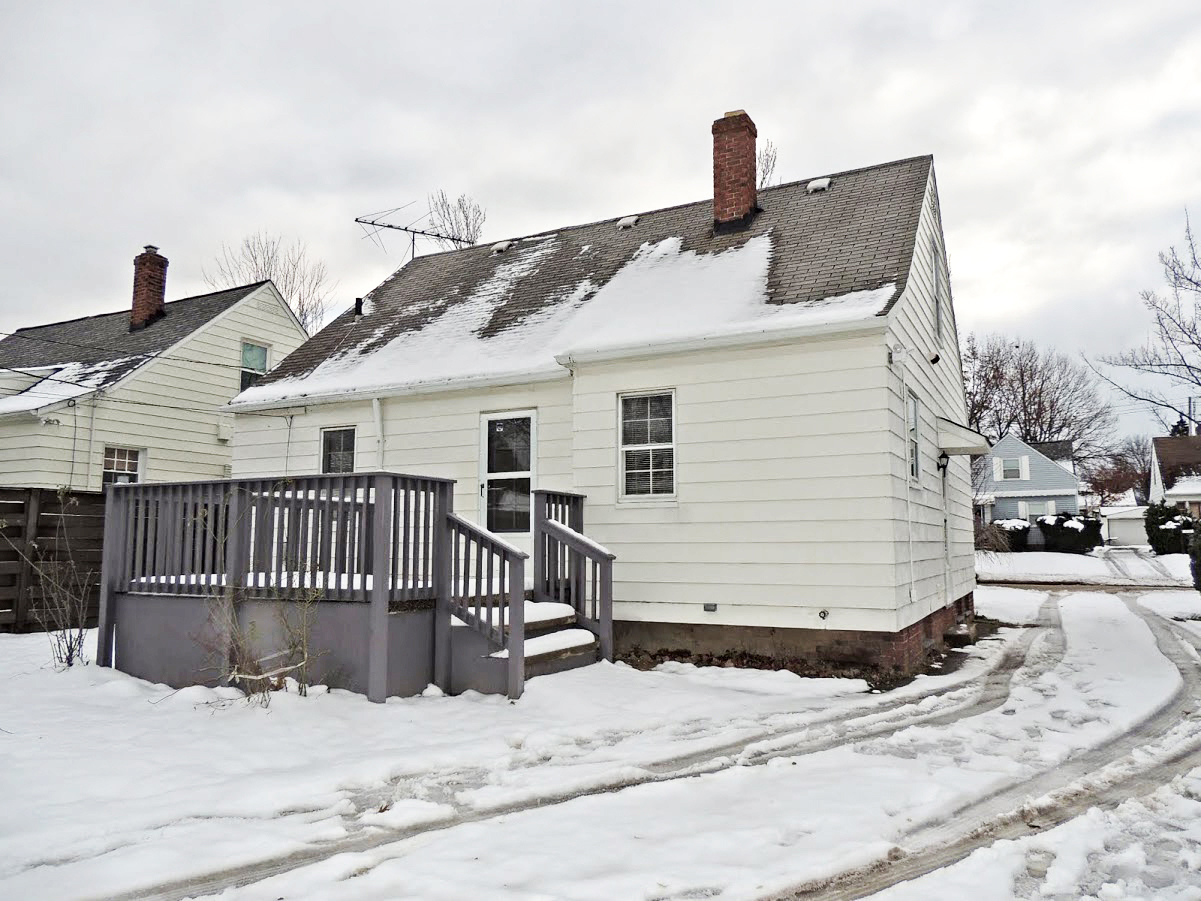 Newly Renovated 4 Bed / 2.5 Bath Bungalow for Rent! Image
