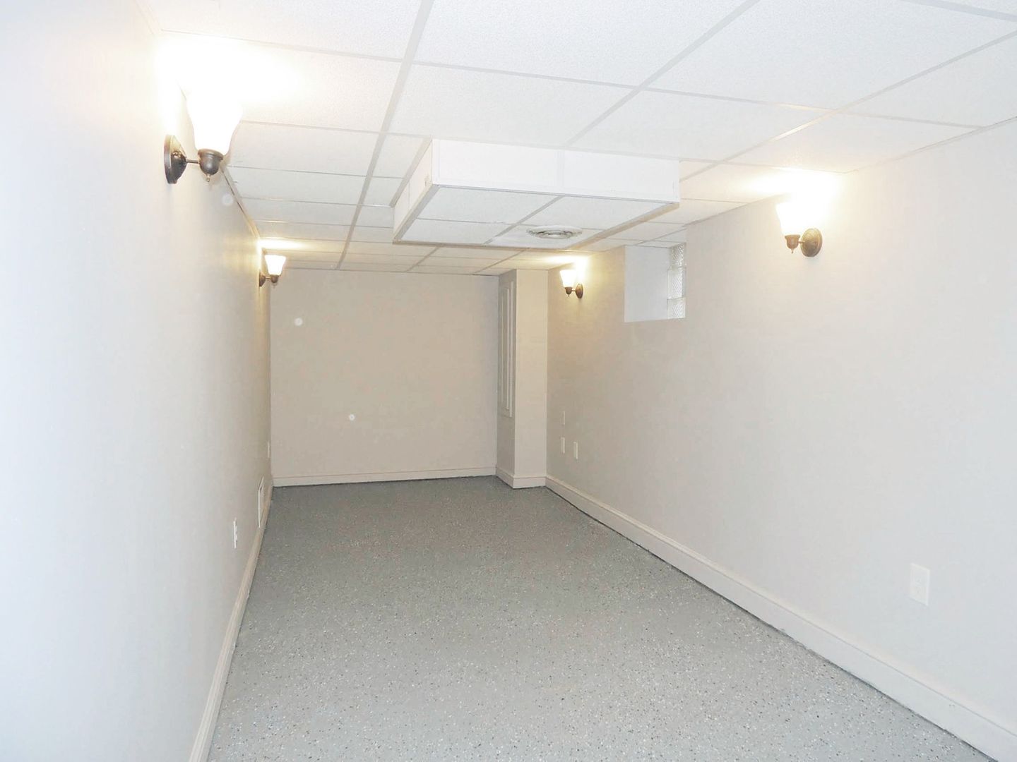 5 Bed – 2 Full Bath Cape Cod for Rent! Image