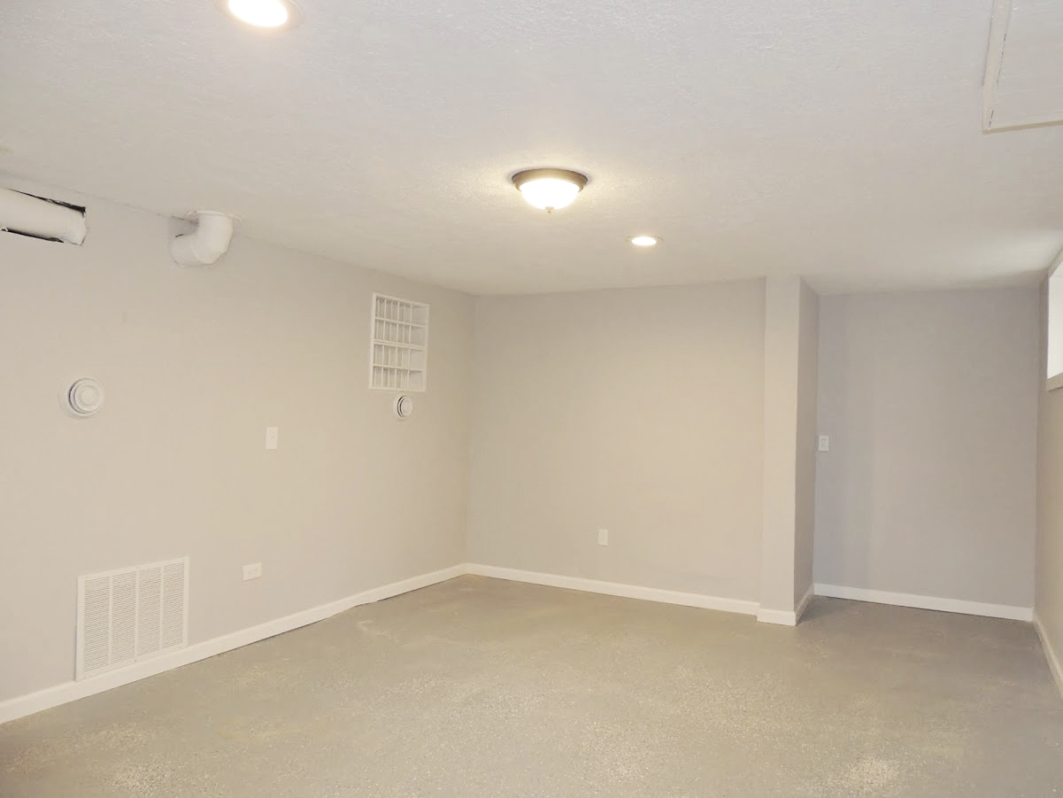 Updated 3 Bedroom – 1.5 Bathroom Cleveland Hts. Colonial for Rent! Image