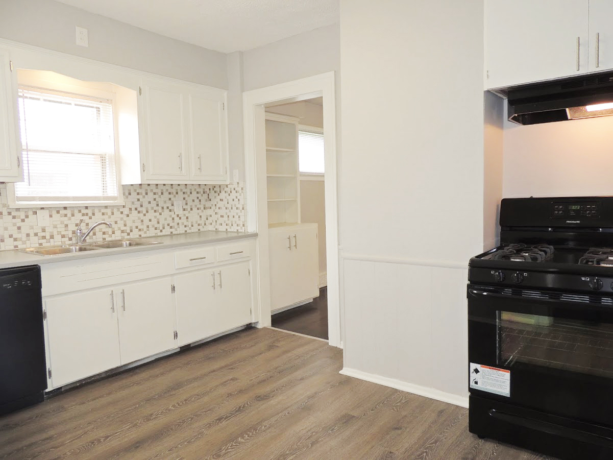 Updated 3 Bedroom – 1.5 Bathroom Cleveland Hts. Colonial for Rent! Image