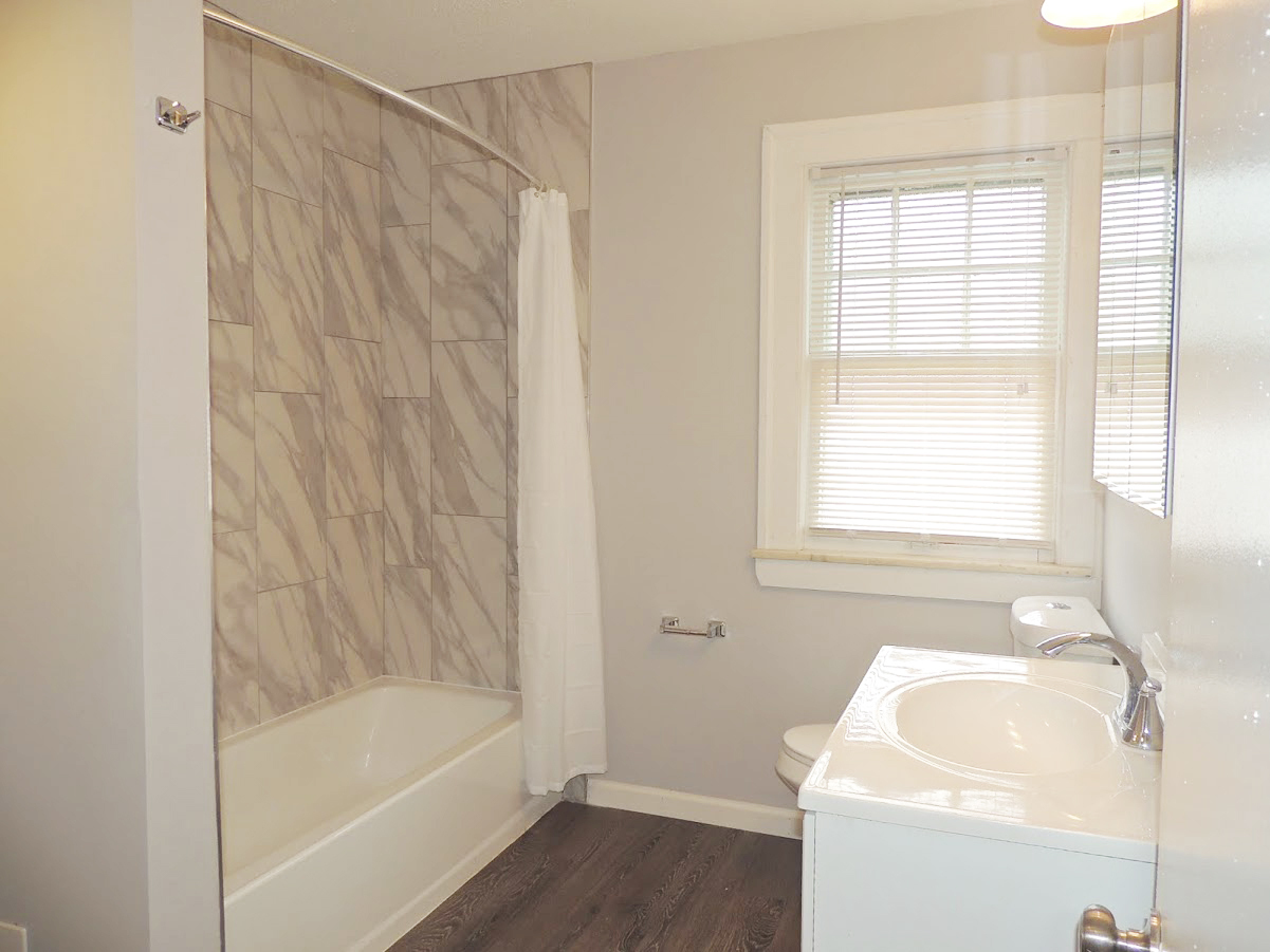 Updated 3 Bedroom – 1.5 Bathroom Cleveland Hts. Colonial for Rent! Image