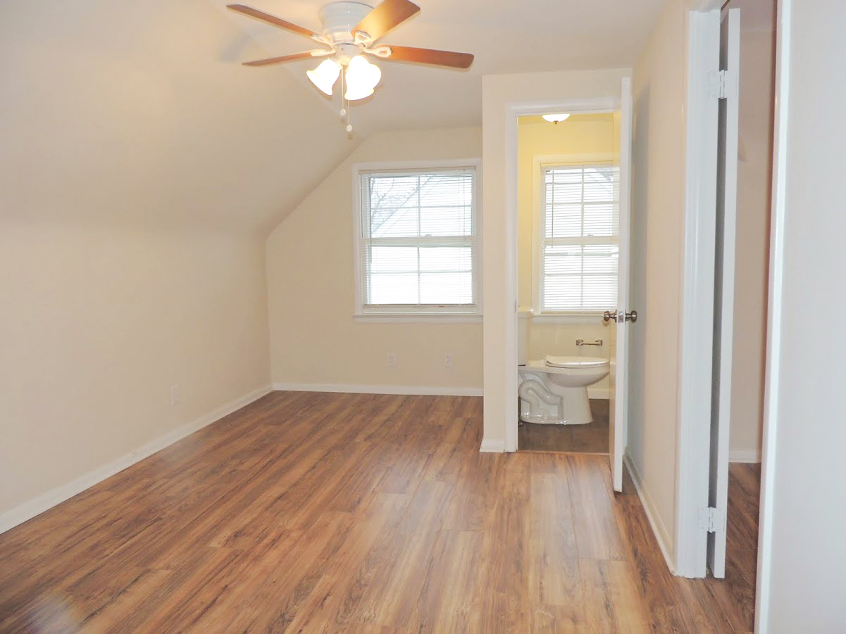 Newly Renovated 4 Bed / 2.5 Bath Bungalow for Rent! Image