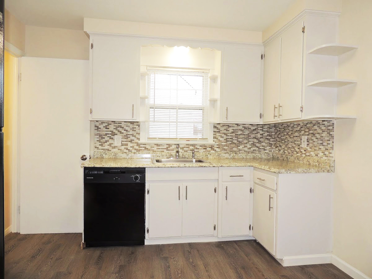 Newly Renovated 4 Bed / 2.5 Bath Bungalow for Rent! Image