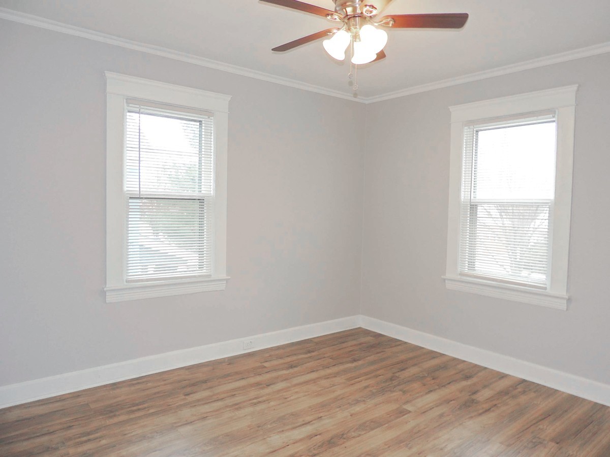 4 Bed – 2 Full Bath Colonial for Rent! Image