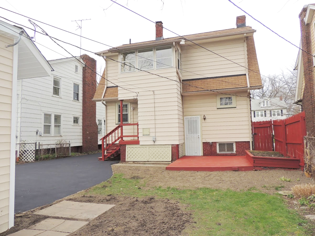 Updated 3 Bedroom – 1.5 Bathroom Cleveland Hts. Colonial for Rent! Image