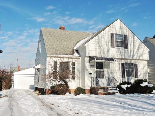 Newly Renovated 4 Bed / 2.5 Bath Bungalow for Rent!