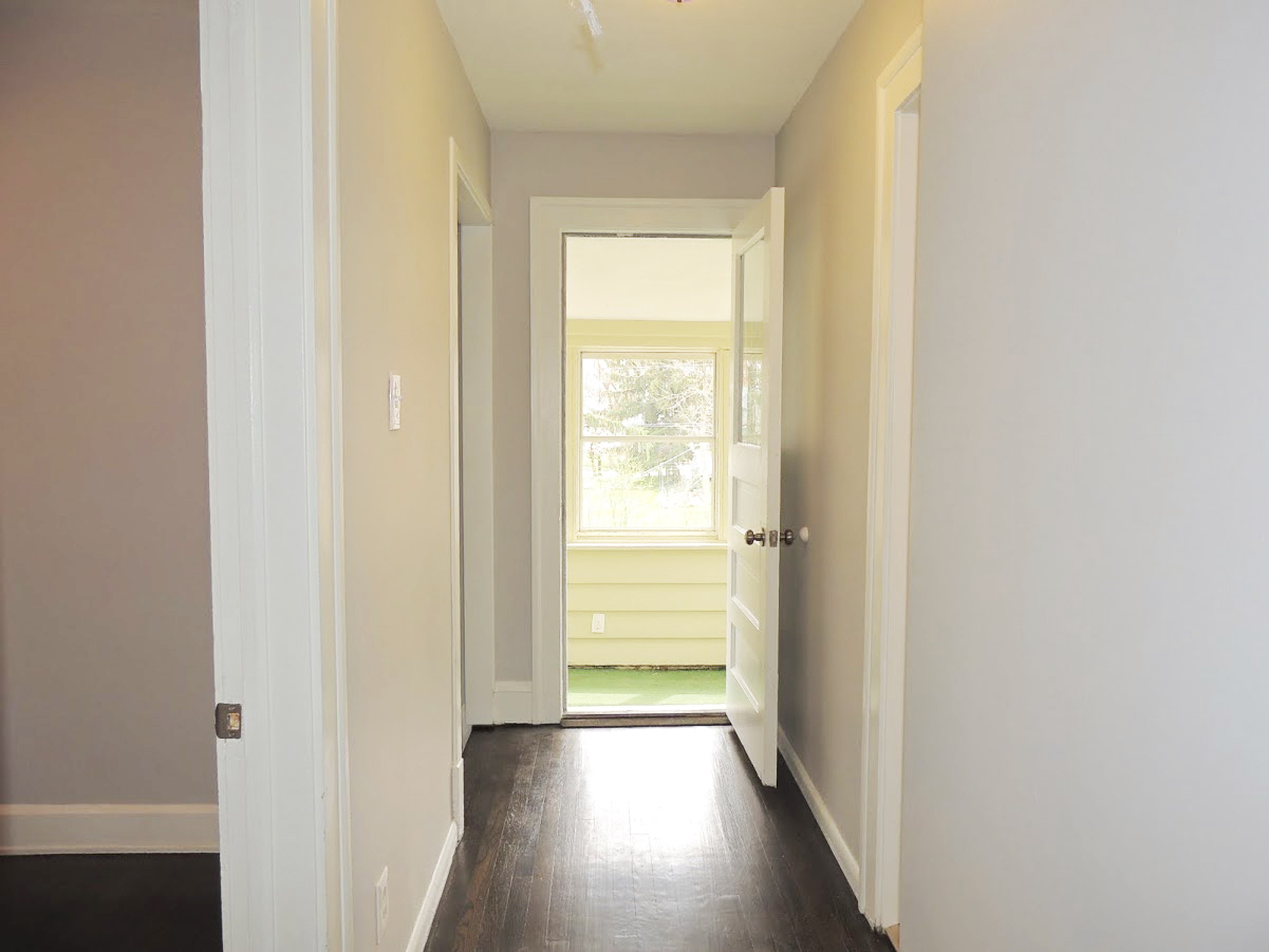 Updated 3 Bedroom – 1.5 Bathroom Cleveland Hts. Colonial for Rent! Image
