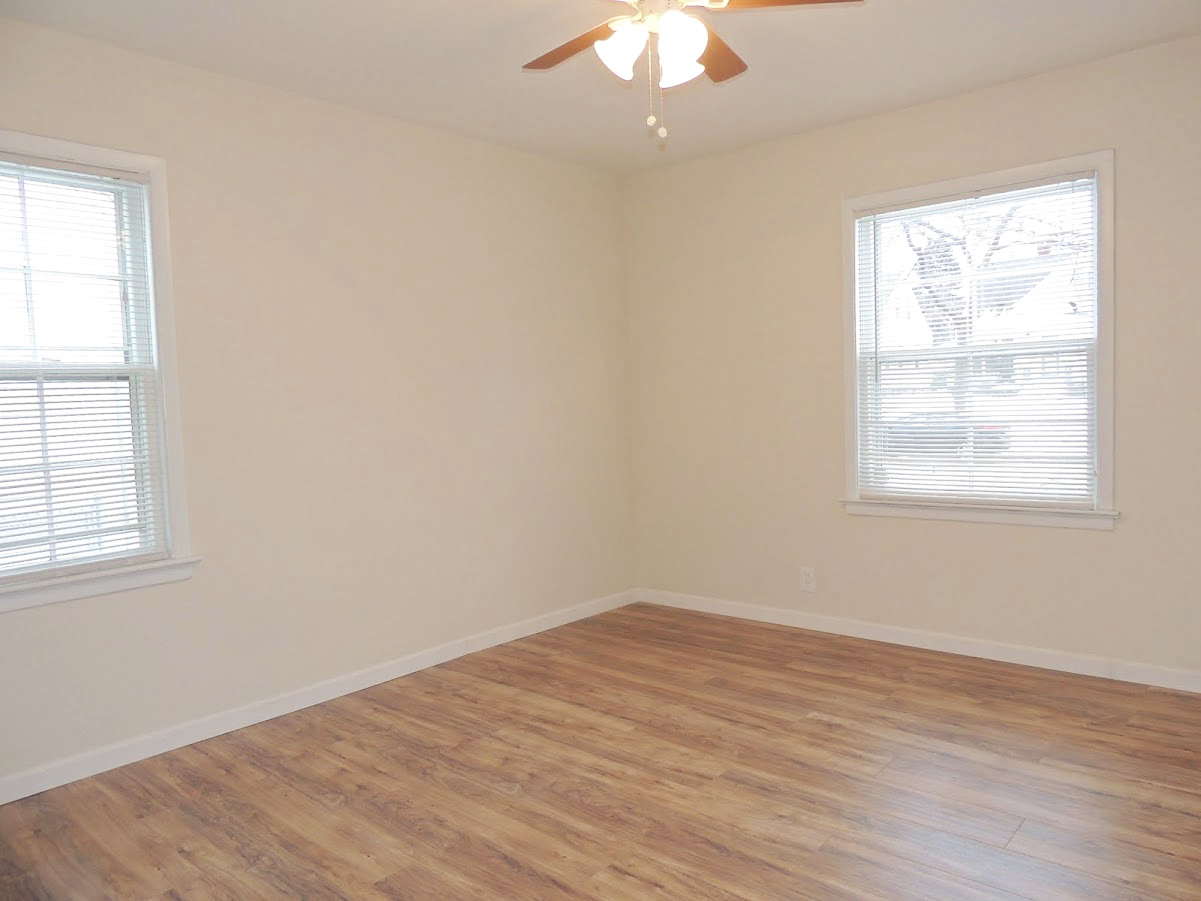Newly Renovated 4 Bed / 2.5 Bath Bungalow for Rent! Image