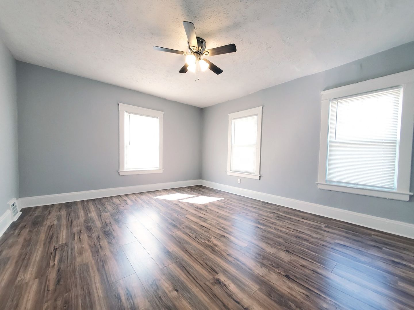 4 Bed – 1 Bath – 3 Story Duplex Unit for Rent! Image