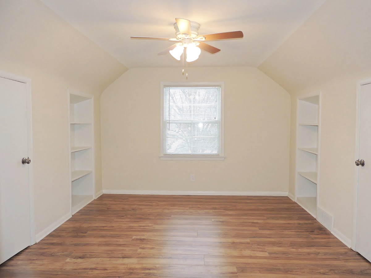 Newly Renovated 4 Bed / 2.5 Bath Bungalow for Rent! Image