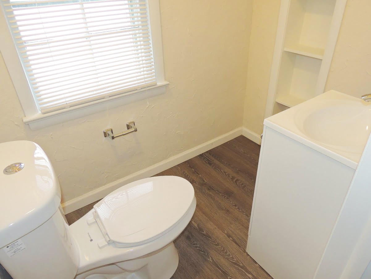 Newly Renovated 4 Bed / 2.5 Bath Bungalow for Rent! Image