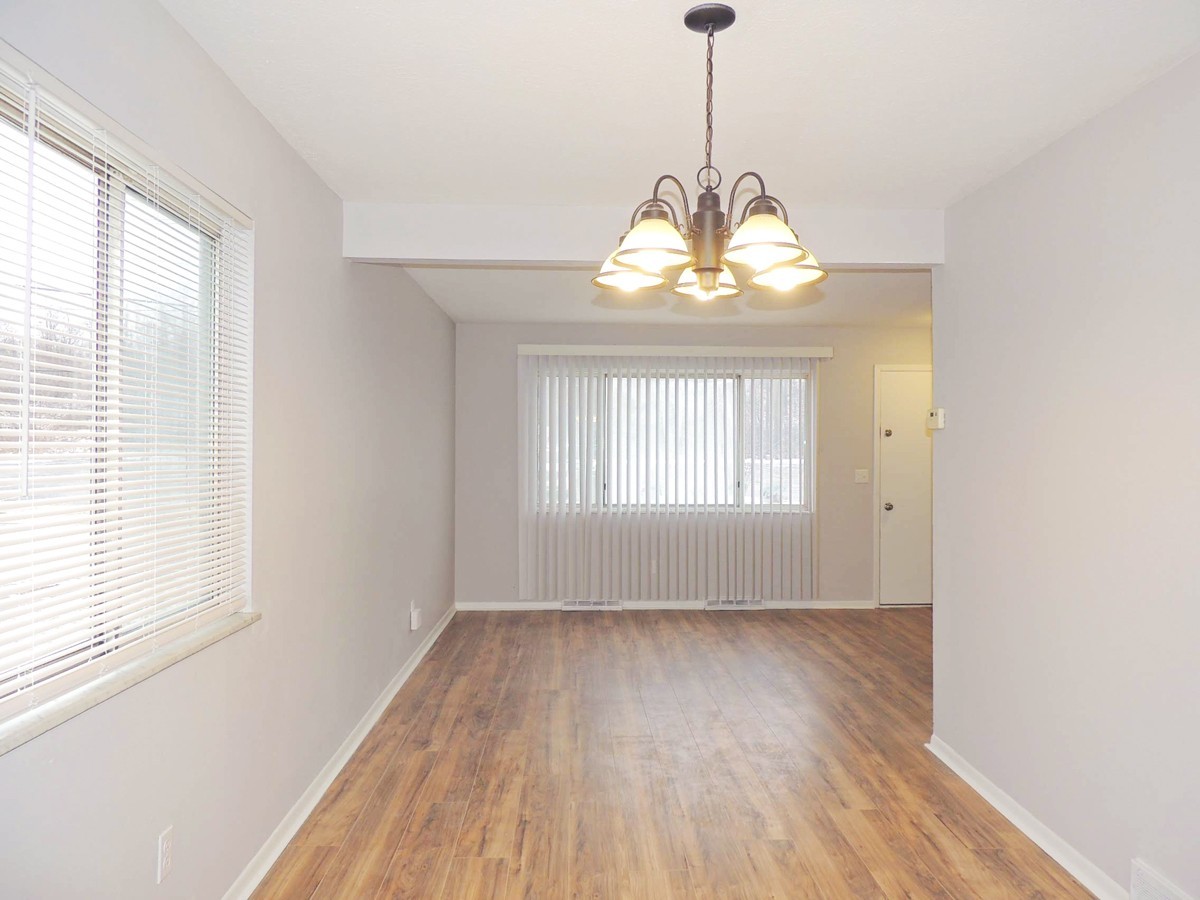 2 Story – 3 Bed – 1.5 Bath Duplex Unit for Rent in Euclid! Image