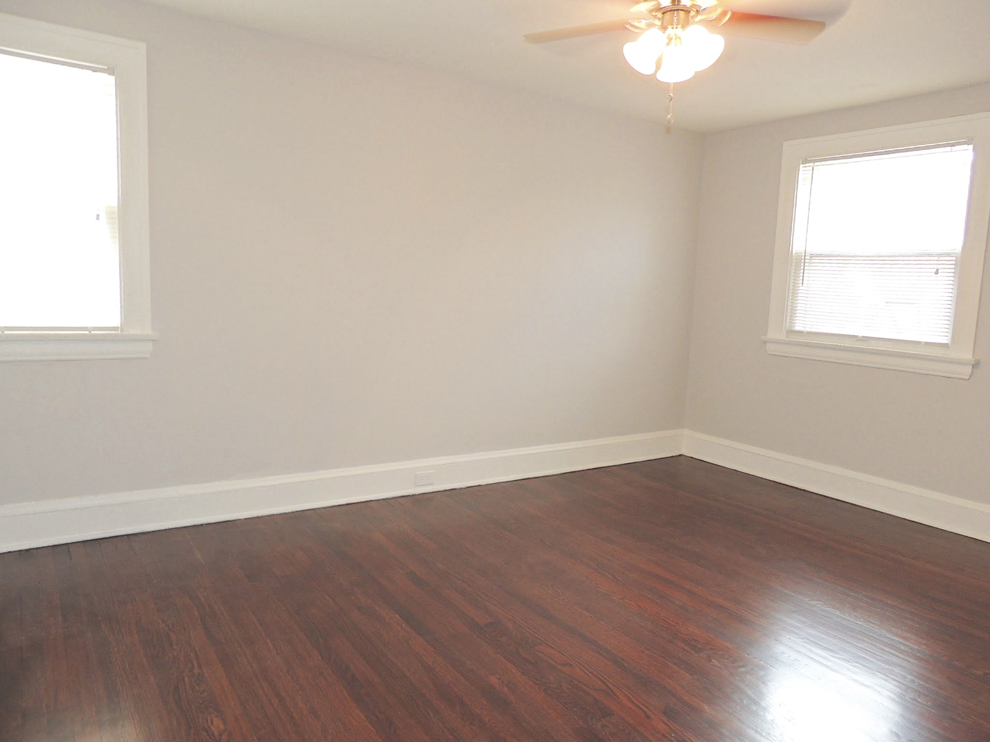 3 Bed – 1.5 bath Colonial for Rent! Image