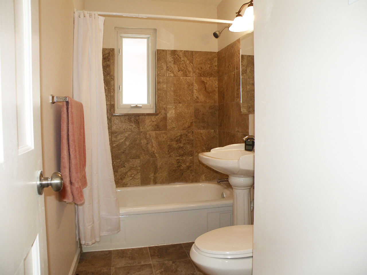 4 Bedroom Bungalow for Rent! Euclid, Ohio Image