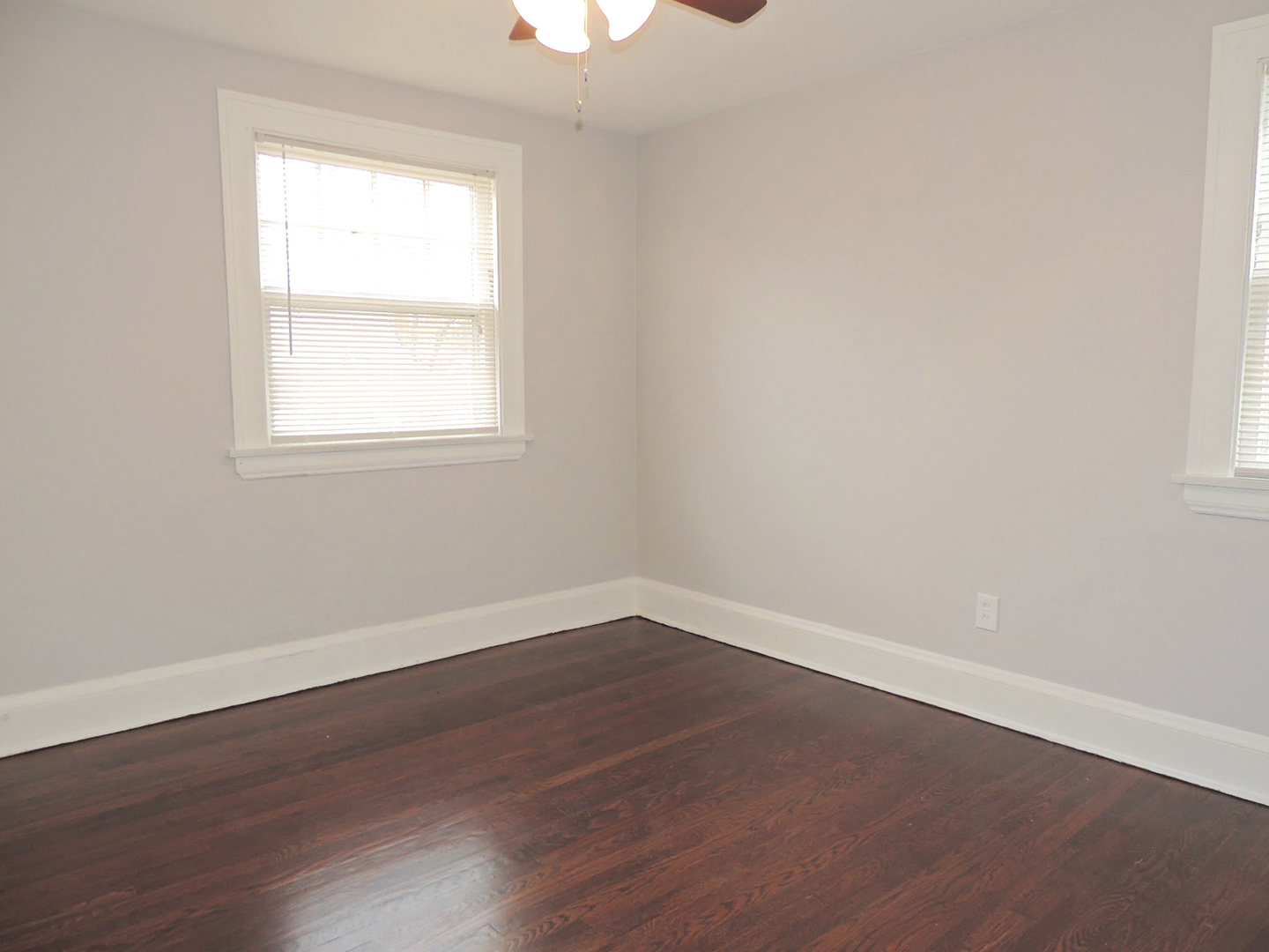 3 Bed – 1.5 bath Colonial for Rent! Image