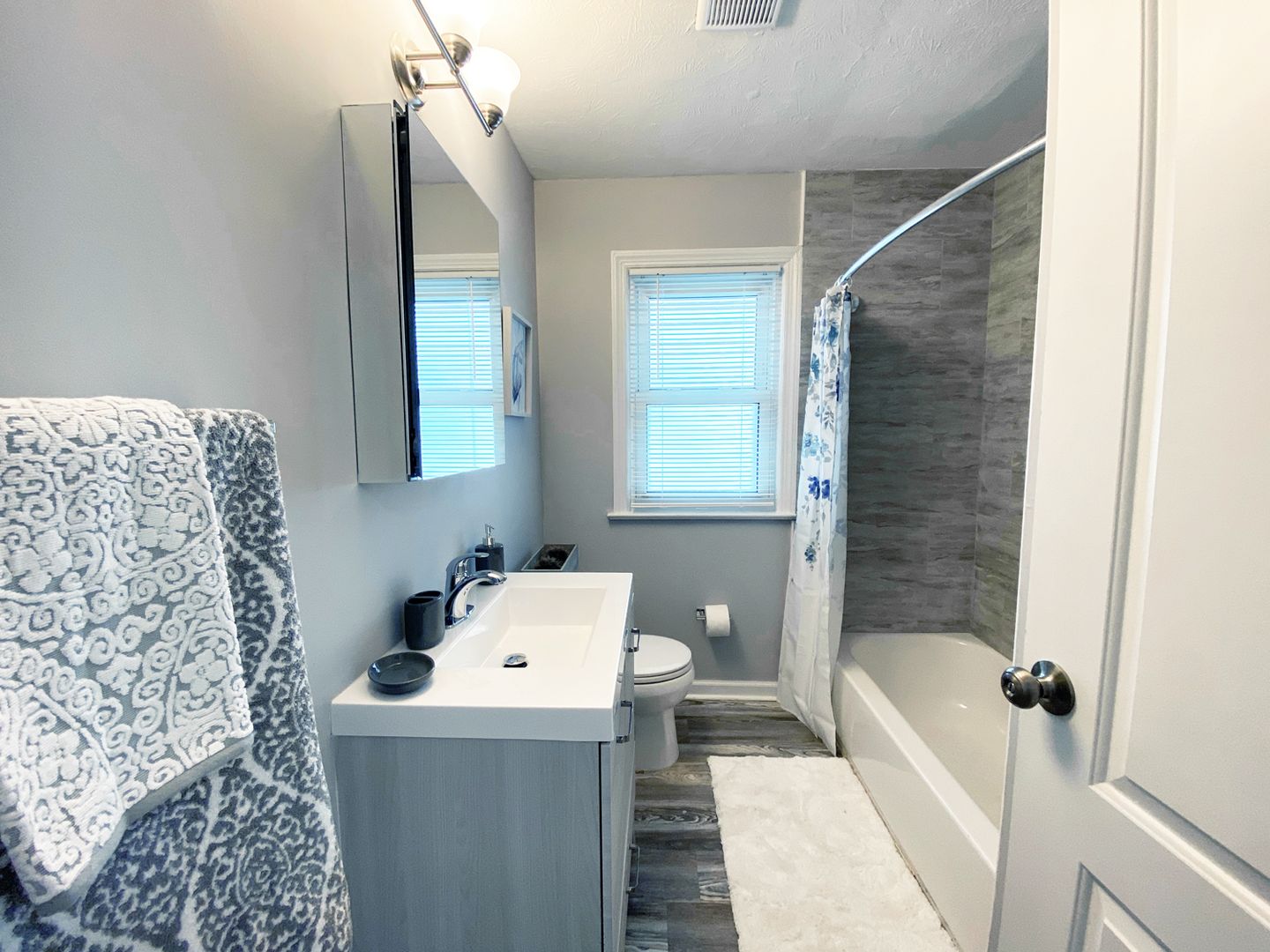 3 Bed – 1.5 Bath Cape Cod for Rent! Image