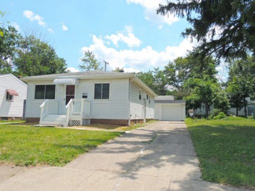 Enchanting 3 Bed – 1 Bath Ranch for Rent in Maple Heights!