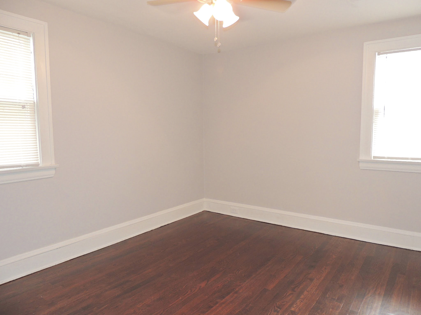 3 Bed – 1.5 bath Colonial for Rent! Image