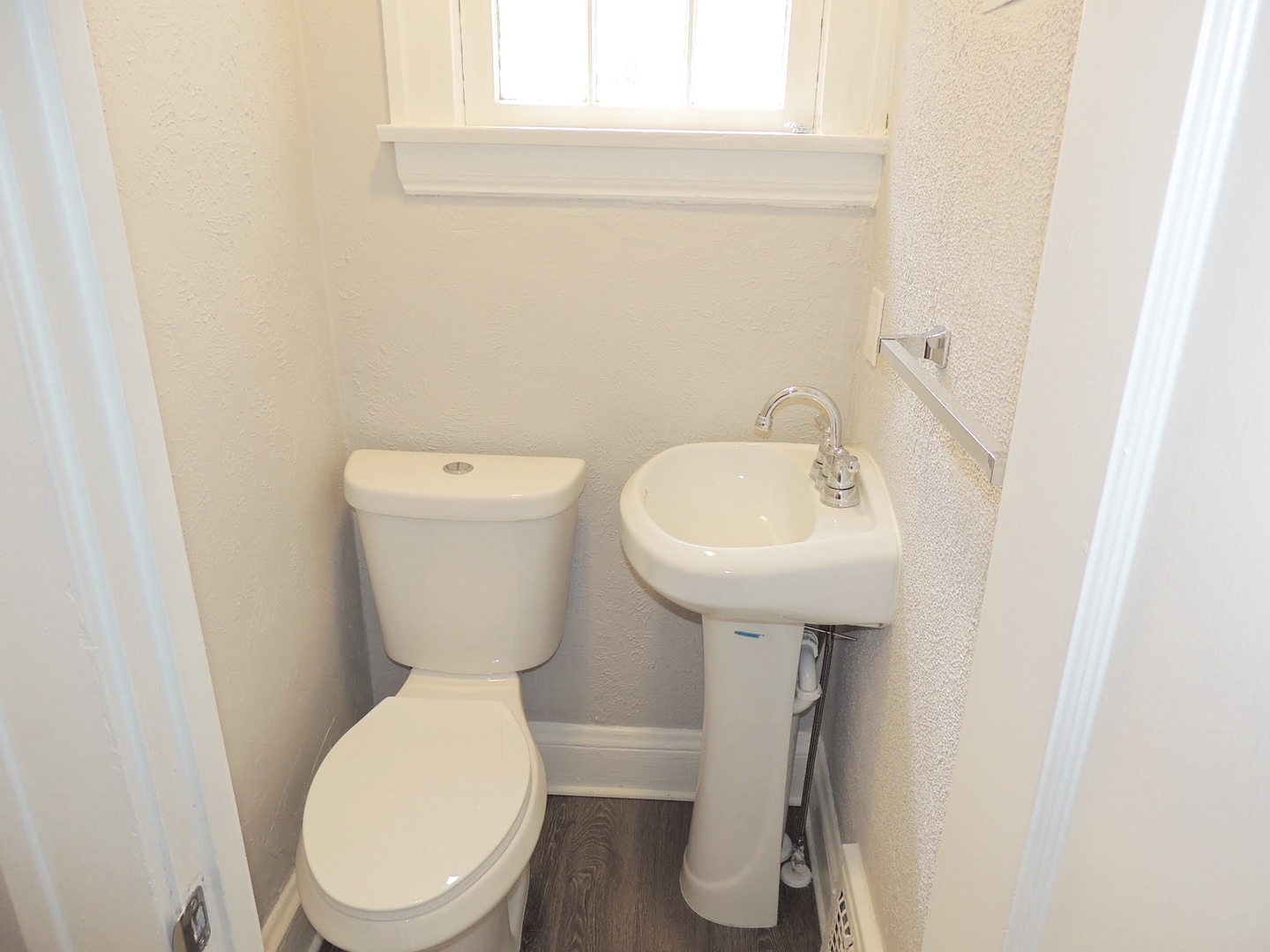3 Bed – 1.5 bath Colonial for Rent! Image