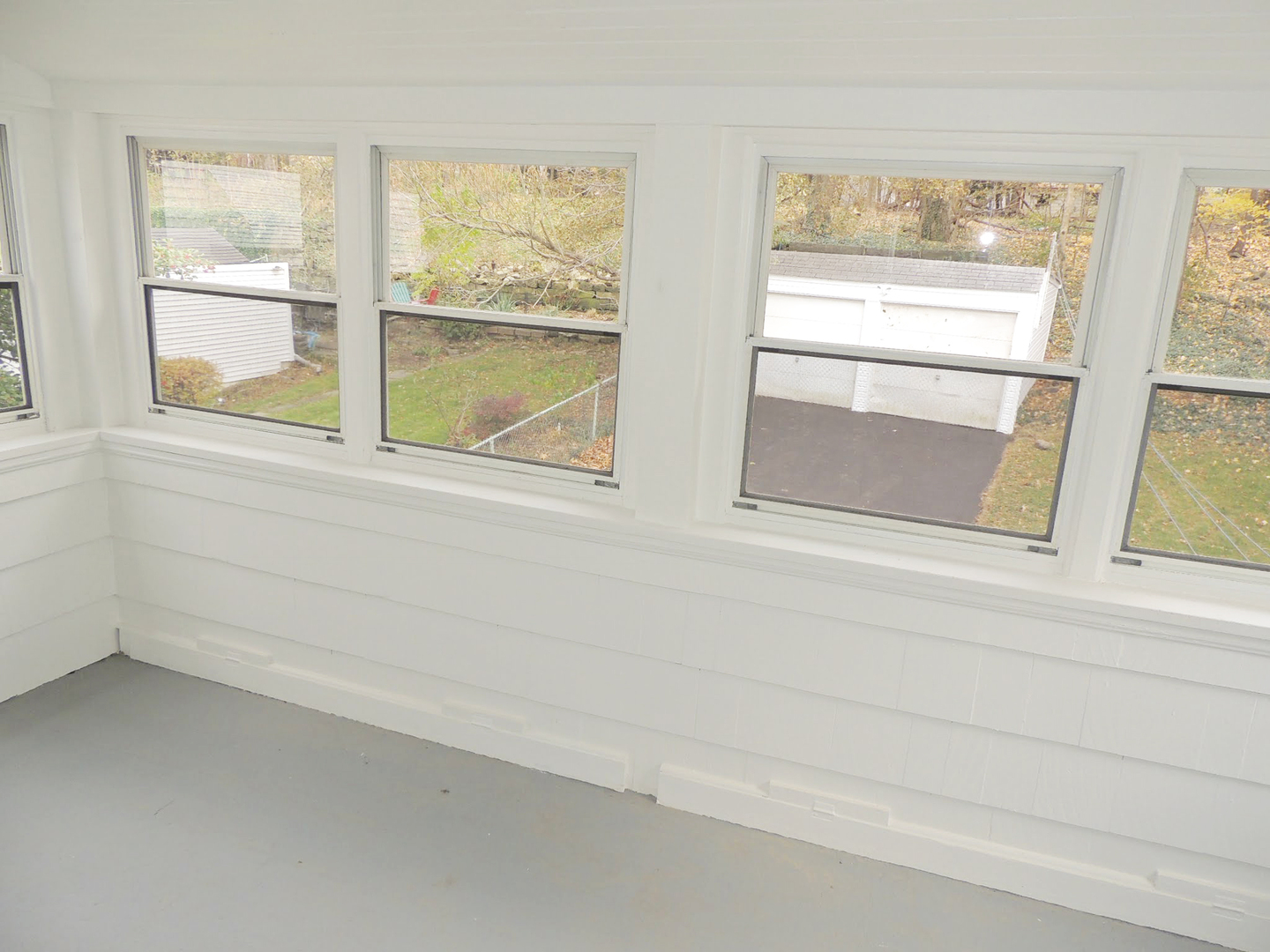 3 Bed – 1.5 bath Colonial for Rent! Image