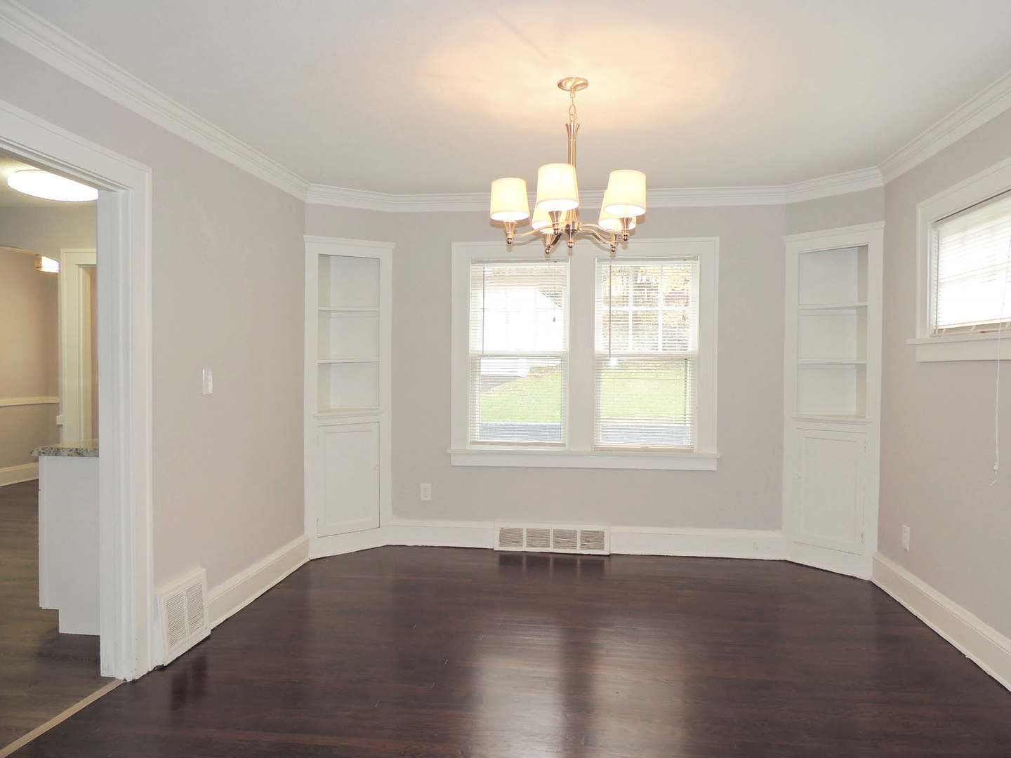 3 Bed – 1.5 bath Colonial for Rent! Image