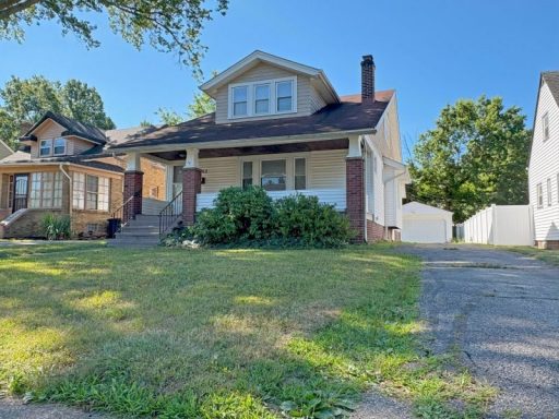 5 Bed – 2 Full Bath Cape Cod for Rent!