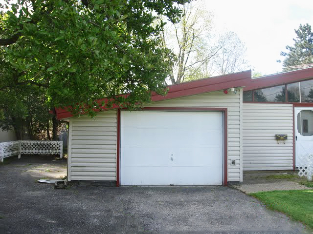 Completely Renovated Highly Sought Ranch Style Home for Rent – 3 Beds/1.5 Baths! Image