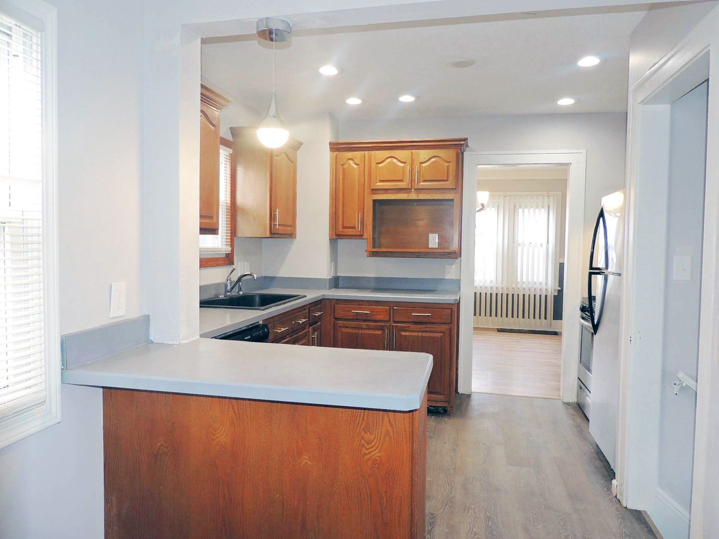 3 Bed – 2 Full Bath Colonial for Rent! Image