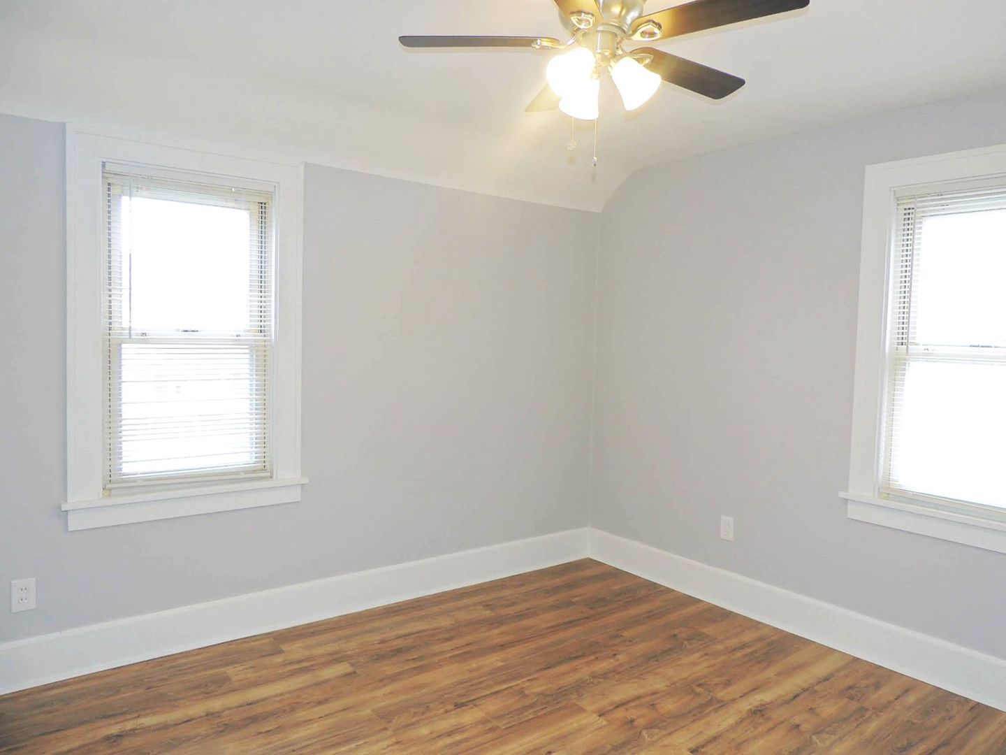 3 Bed – 2 Full Bath Colonial for Rent! Image