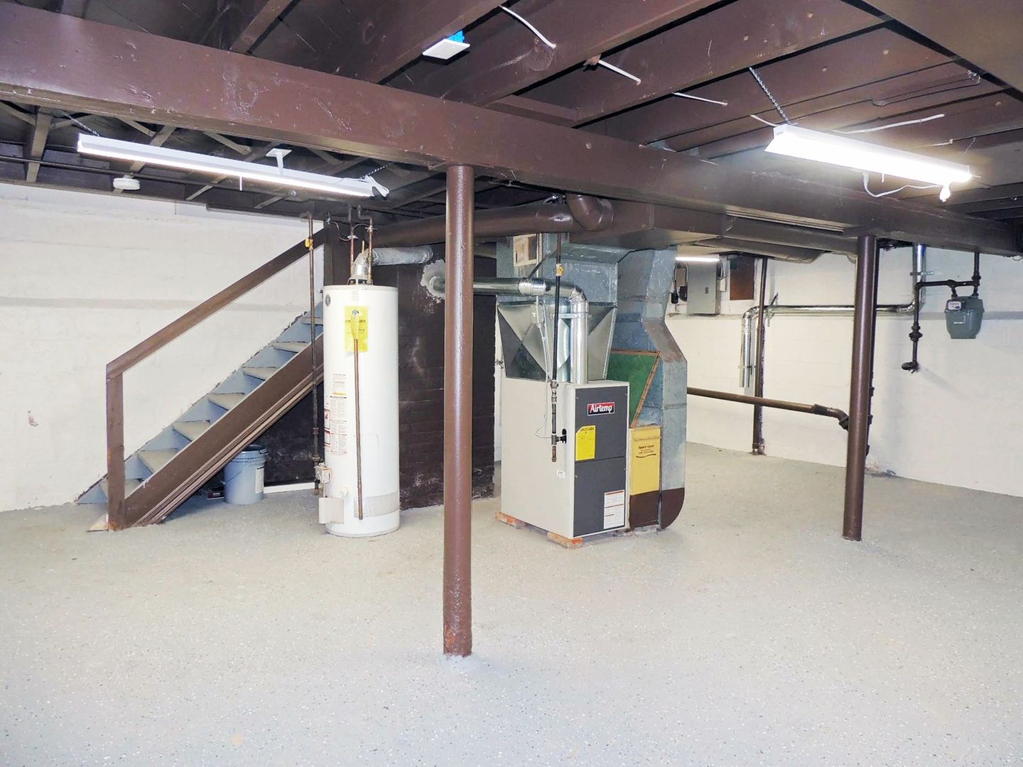 3 Bed – 2 Full Bath Colonial for Rent! Image