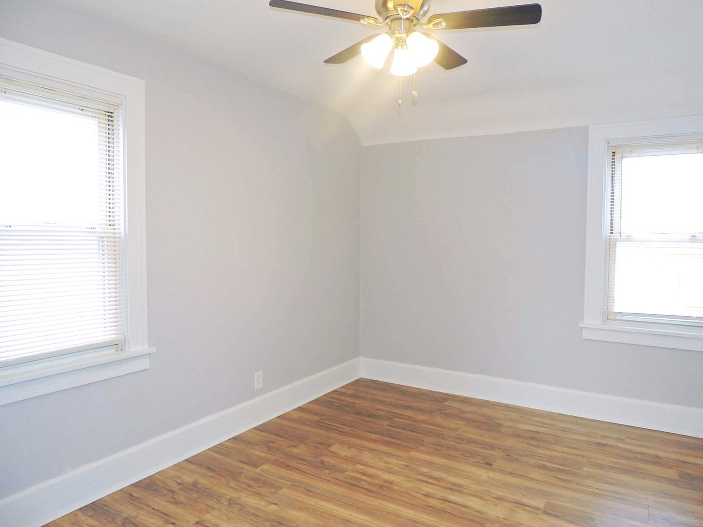 3 Bed – 2 Full Bath Colonial for Rent! Image