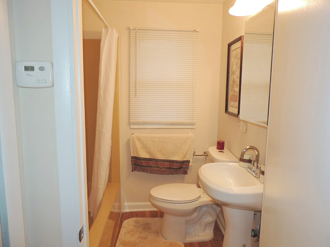 3 Bed – 2 Full bath Ranch for Rent – Completely Renovated! Image