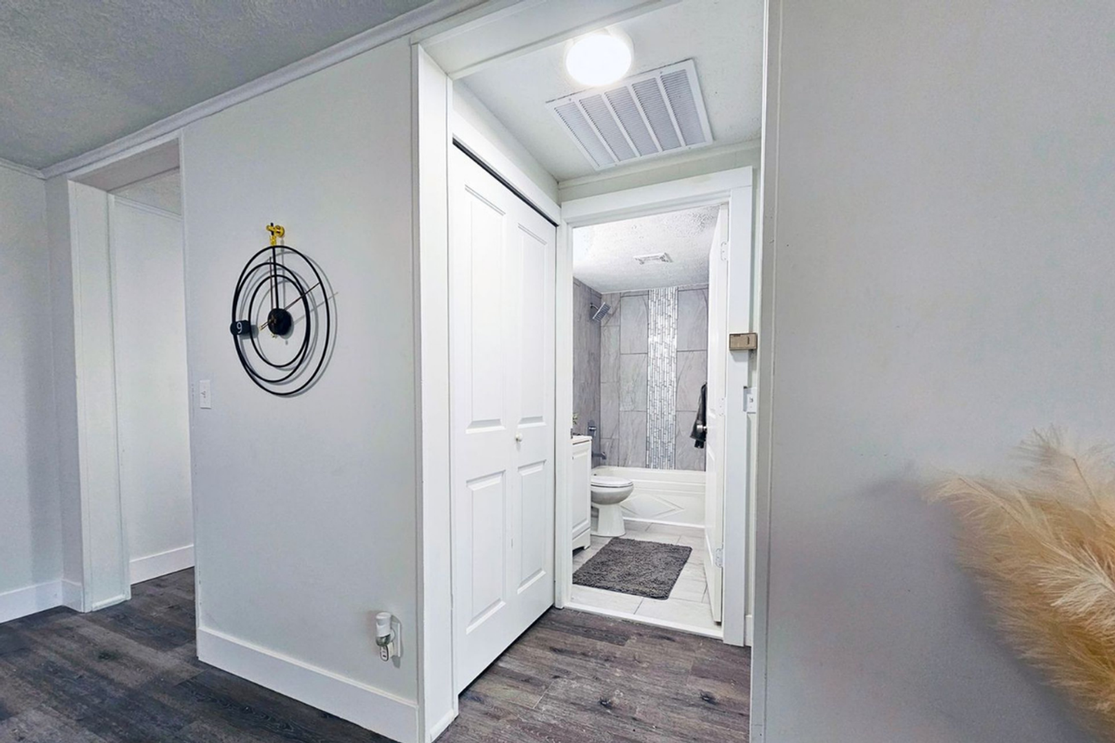 1 Bed and 1 Bath Apartments with In-Unit Laundry for Rent | Entirely Renovated Image