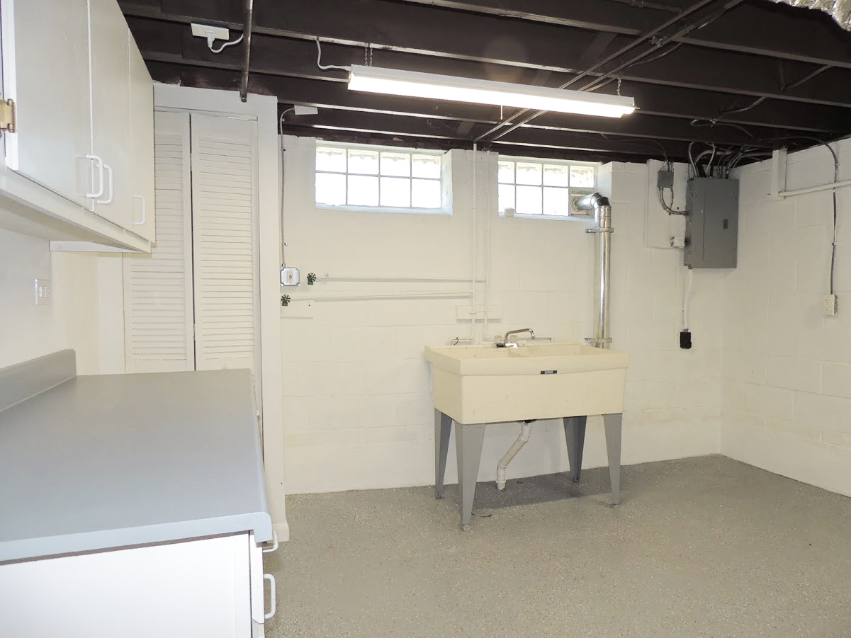 3 Bed – 2 Full Bath Cape Cod for Rent in Euclid, Ohio! Image