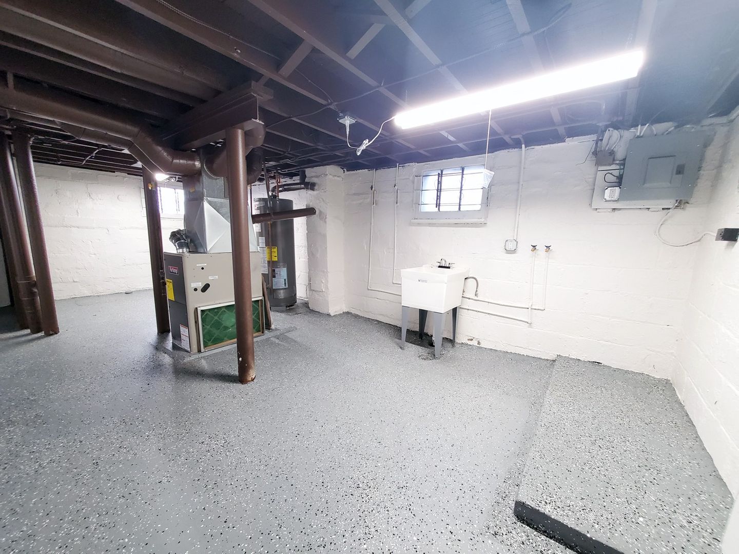 3 Bed – 1 Bath Colonial for Rent | Newly Renovated! Image