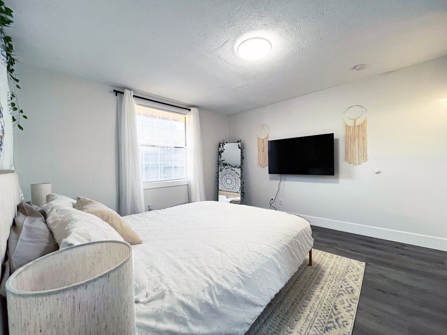 2 Bed and 2 Bath Apartments with In-Unit Laundry for Rent | Completely Renovated Image