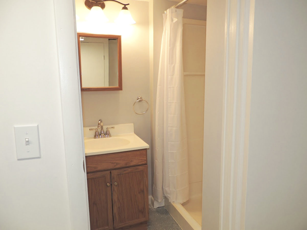 3 Bed – 2 Full Bath Cape Cod for Rent in Euclid, Ohio! Image
