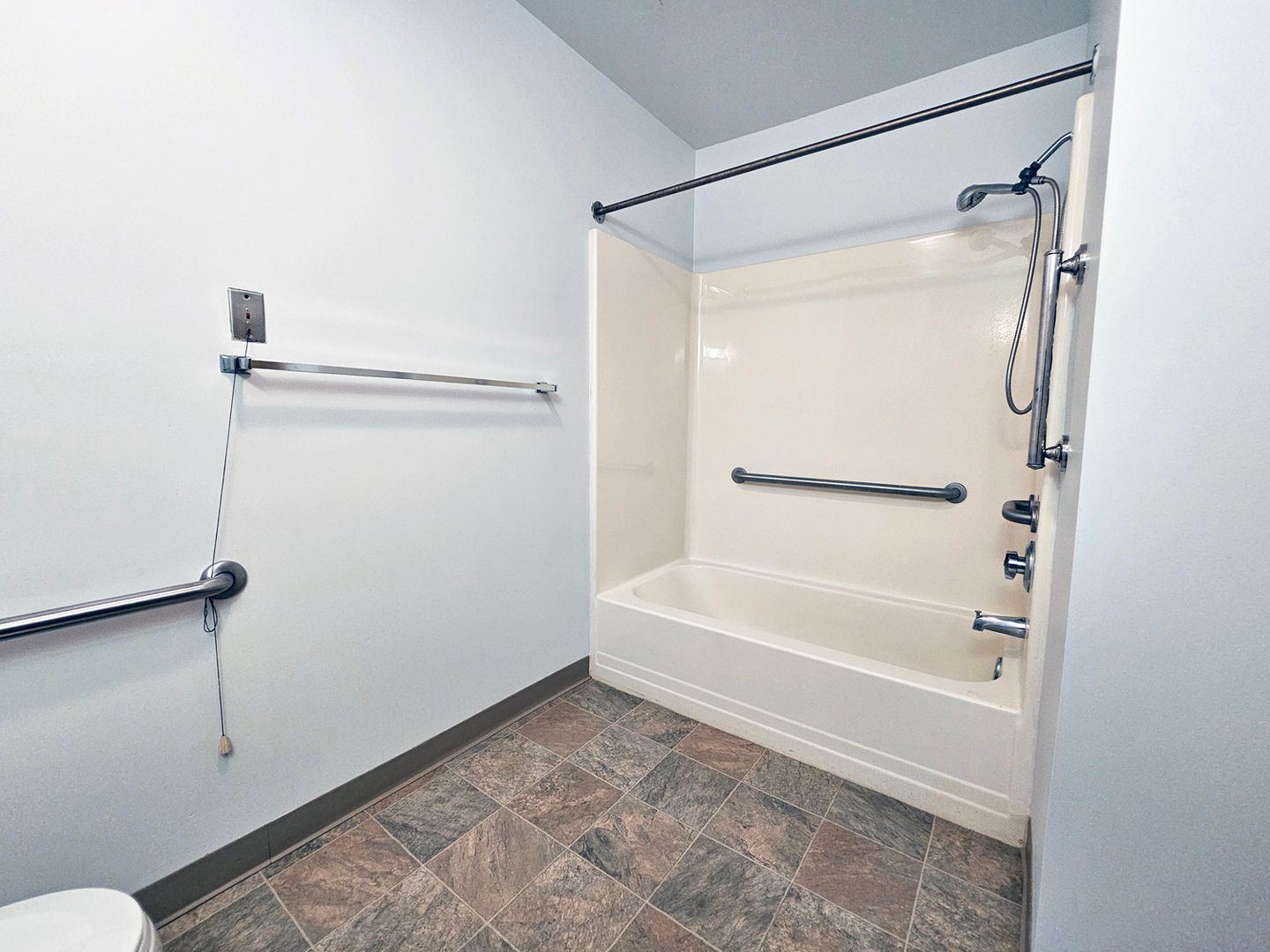 Elegant 1-Bedroom, 1-Bathroom Apartment in Ascension Village Image