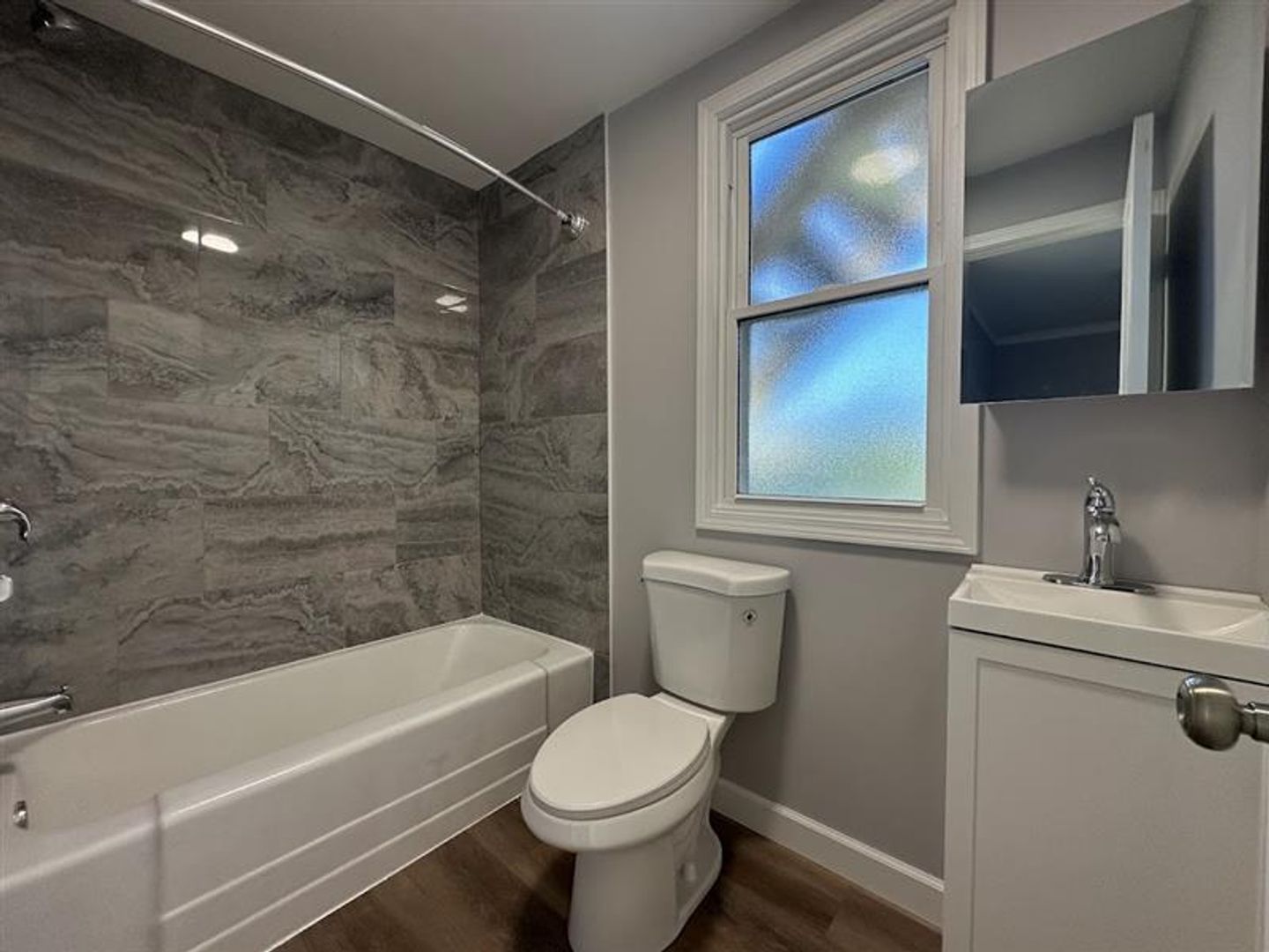 Modern & Cozy Loft Apartment in Prime Euclid Location Image