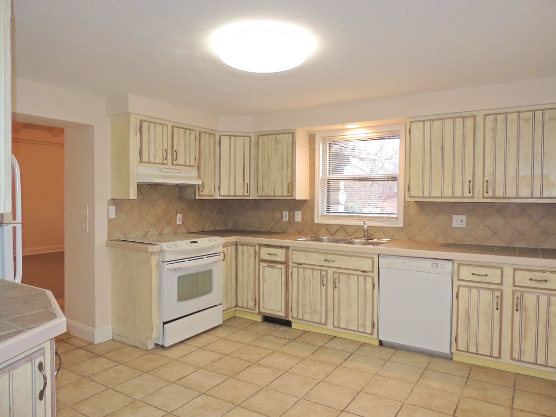 Extraordinary 4 Bedroom 2 Full Bathroom Colonial available for Rent! Image