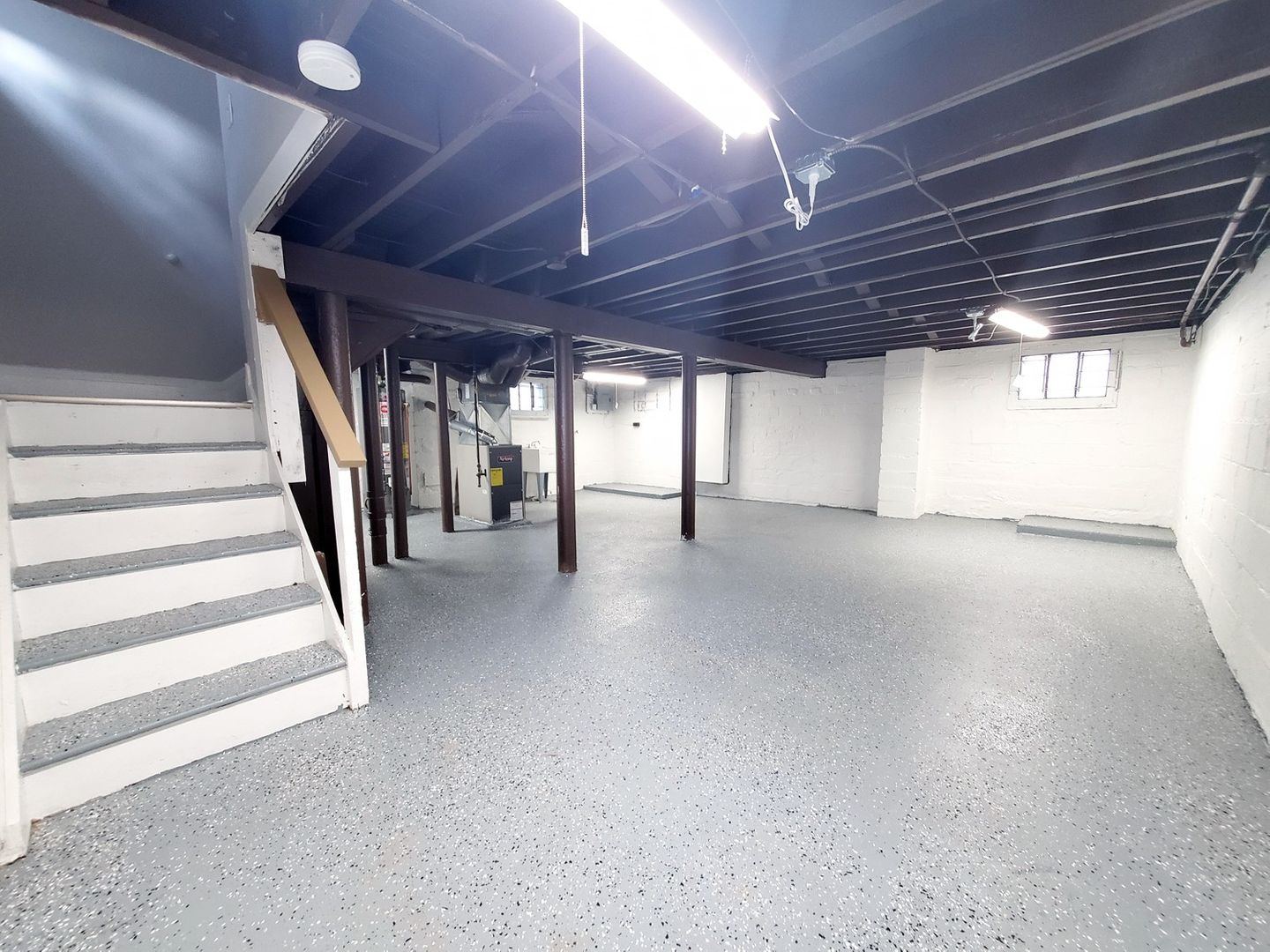 3 Bed – 1 Bath Colonial for Rent | Newly Renovated! Image